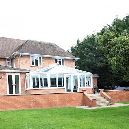 Luxury 6 Bedroom House With Parking - Northwood Northwood  Exterior foto
