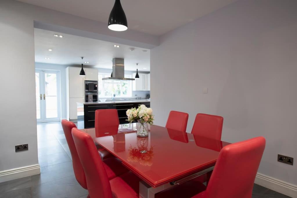 Luxury 6 Bedroom House With Parking - Northwood Northwood  Exterior foto