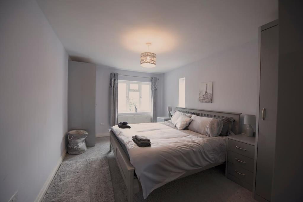 Luxury 6 Bedroom House With Parking - Northwood Northwood  Exterior foto